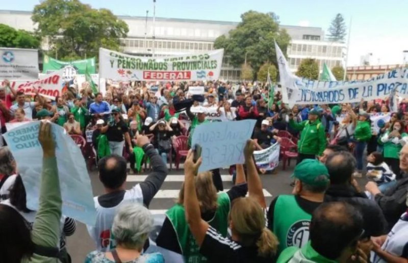 ATE se plegó al plan de lucha de la Multisectorial en Defensa de la Caja de Jubilaciones y denunció extorsión en los concursos estatales