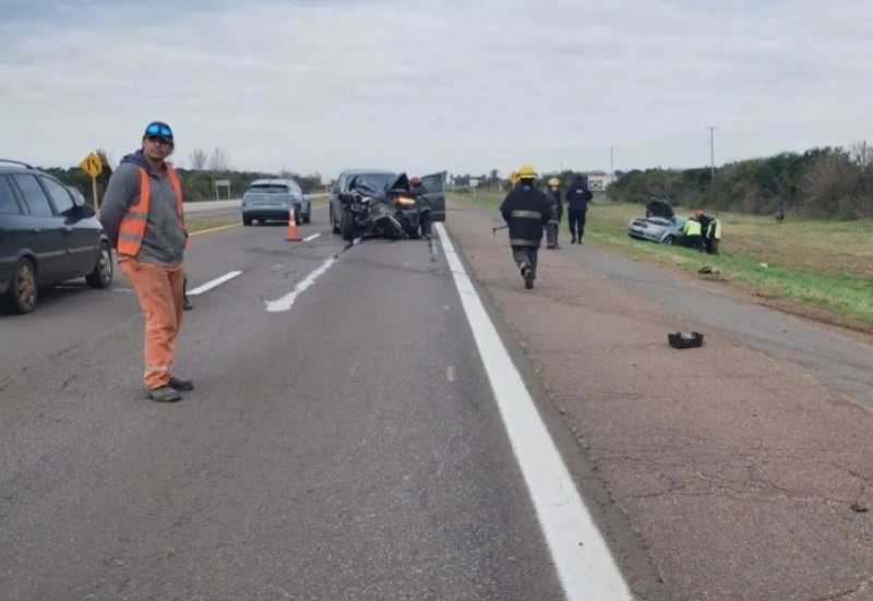 Murió un remisero y un niño de 5 años fue derivado a Paraná con gravísimas heridas tras un choque entre una camioneta y un auto en Ruta 14