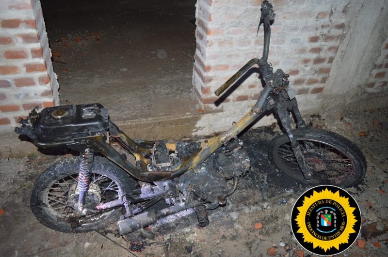 Rosario del Tala: un joven incendió su moto cuando la policía lo intentó detener