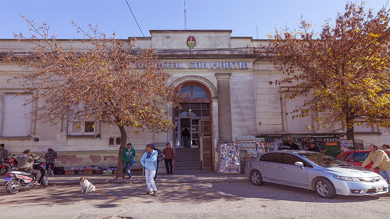 Victoria: un hombre pelea por su vida tras ser apuñalado por su propio hermano