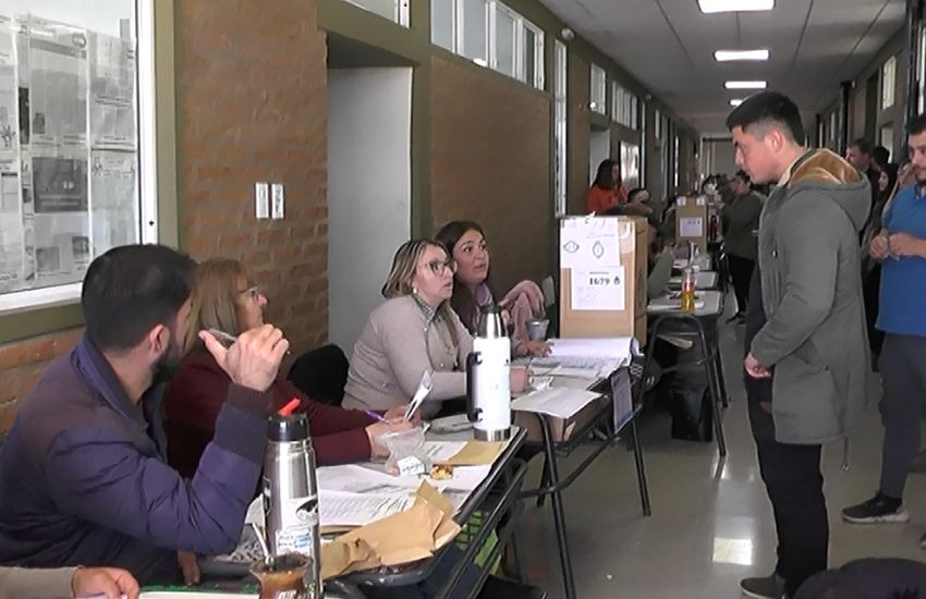 Las escuelas donde se vota, podrán suspender las clases el martes en turno mañana