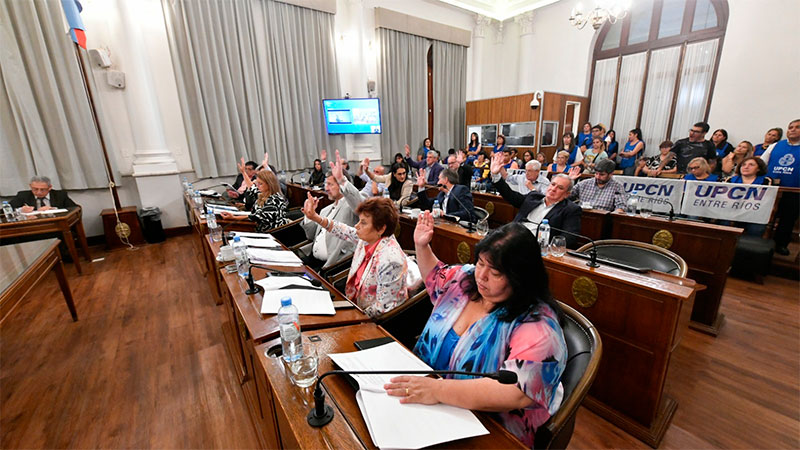 Tras 18 allanamientos en Paraná y Diamante, desbaratan banda de estafadores: 11 detenidos
