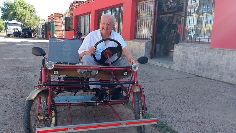 Feliciano: sorprendió a todos mientras hacía mandados en su vehículo a batería