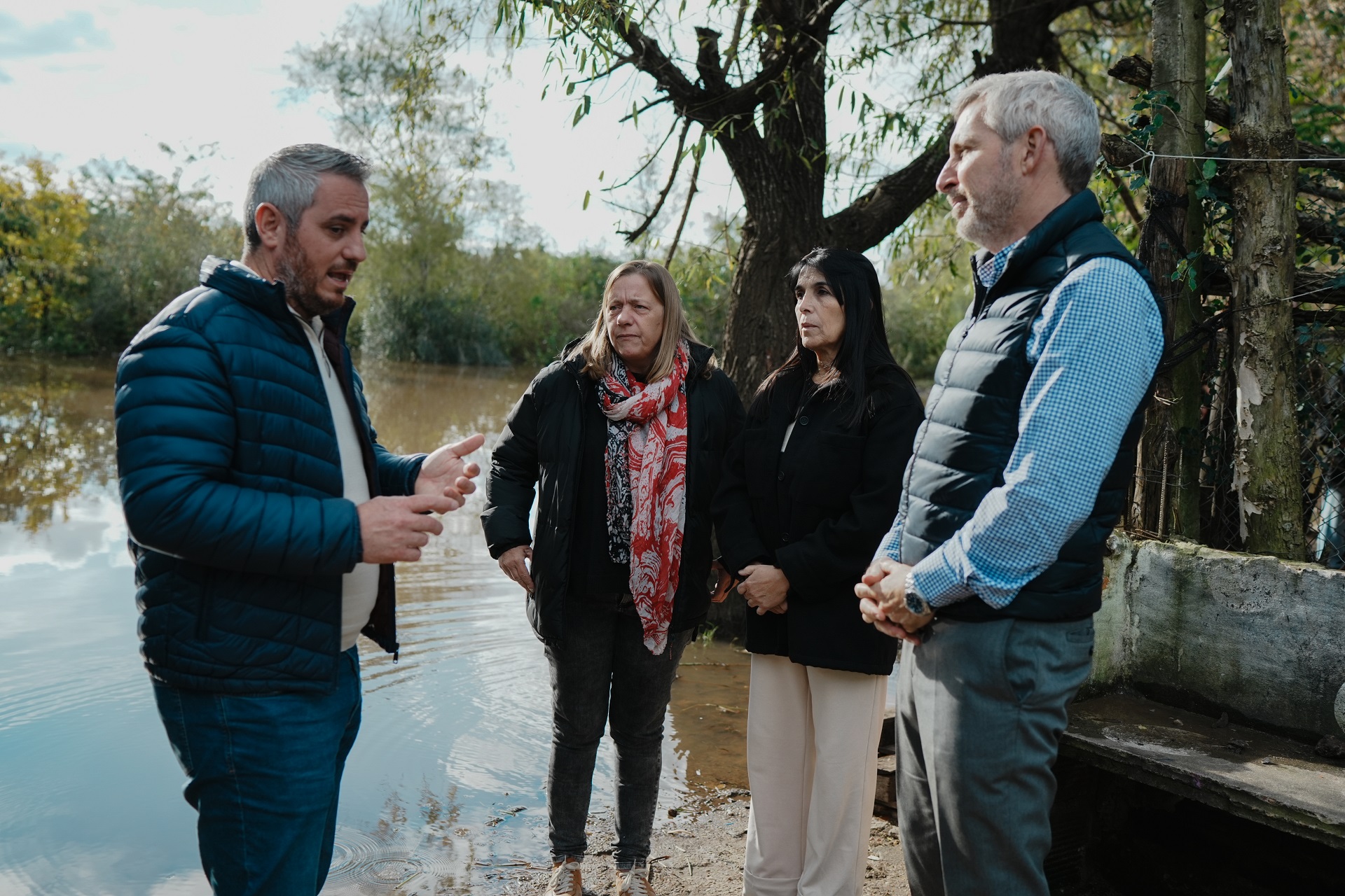 Frigerio recorrió junto al Intendente de Colón las zonas inundadas de la ciudad