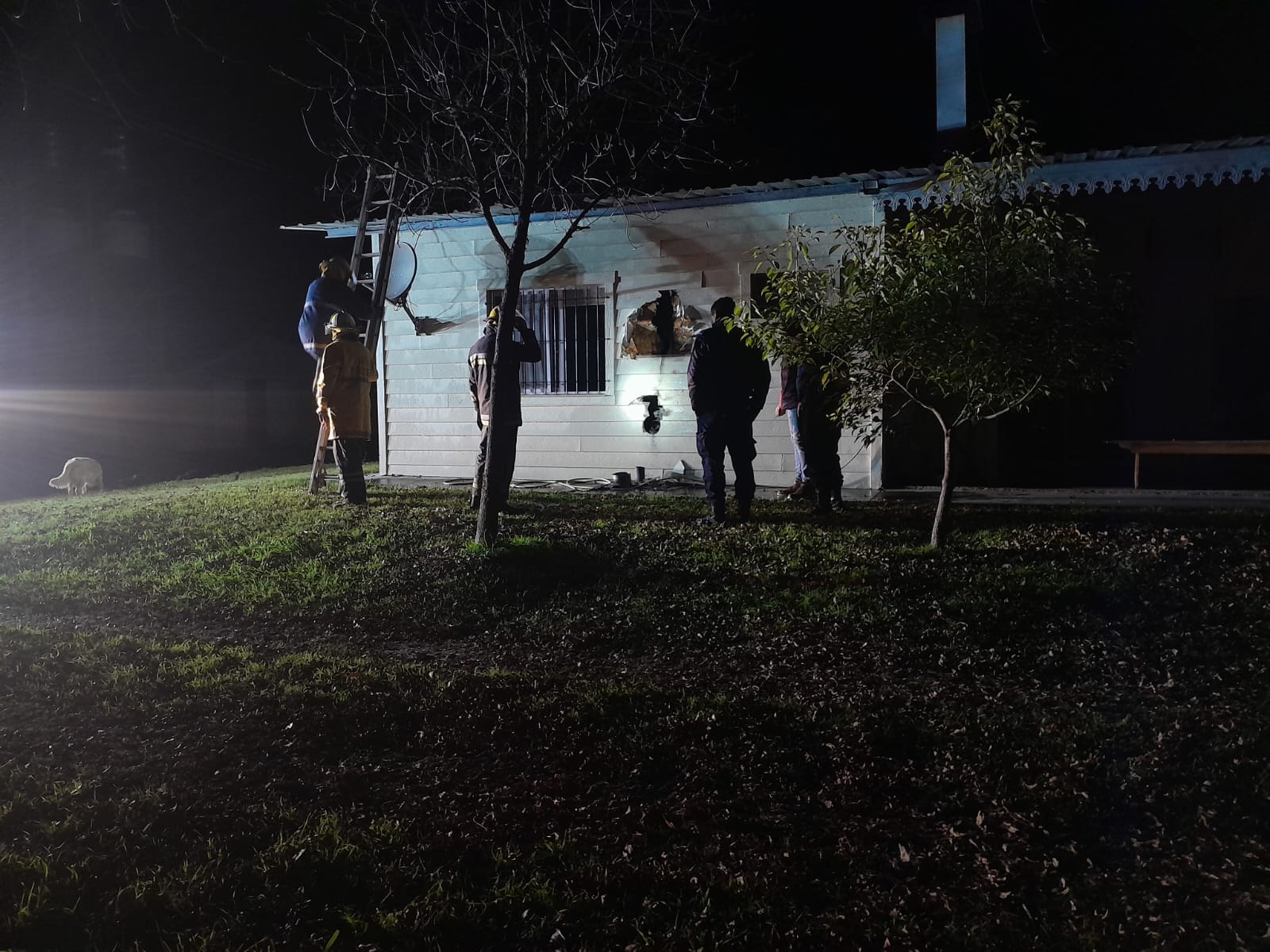 Incendio en una casa cerca de la calzada de Marcó: actuaron Bomberos de Maciá