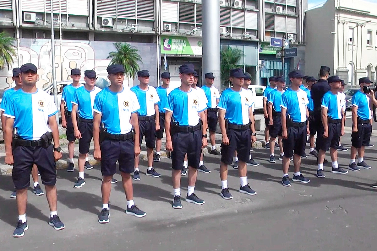 Cambian uniforme de policías que patrullan en calles: buscan que estén “próximos al vecino”