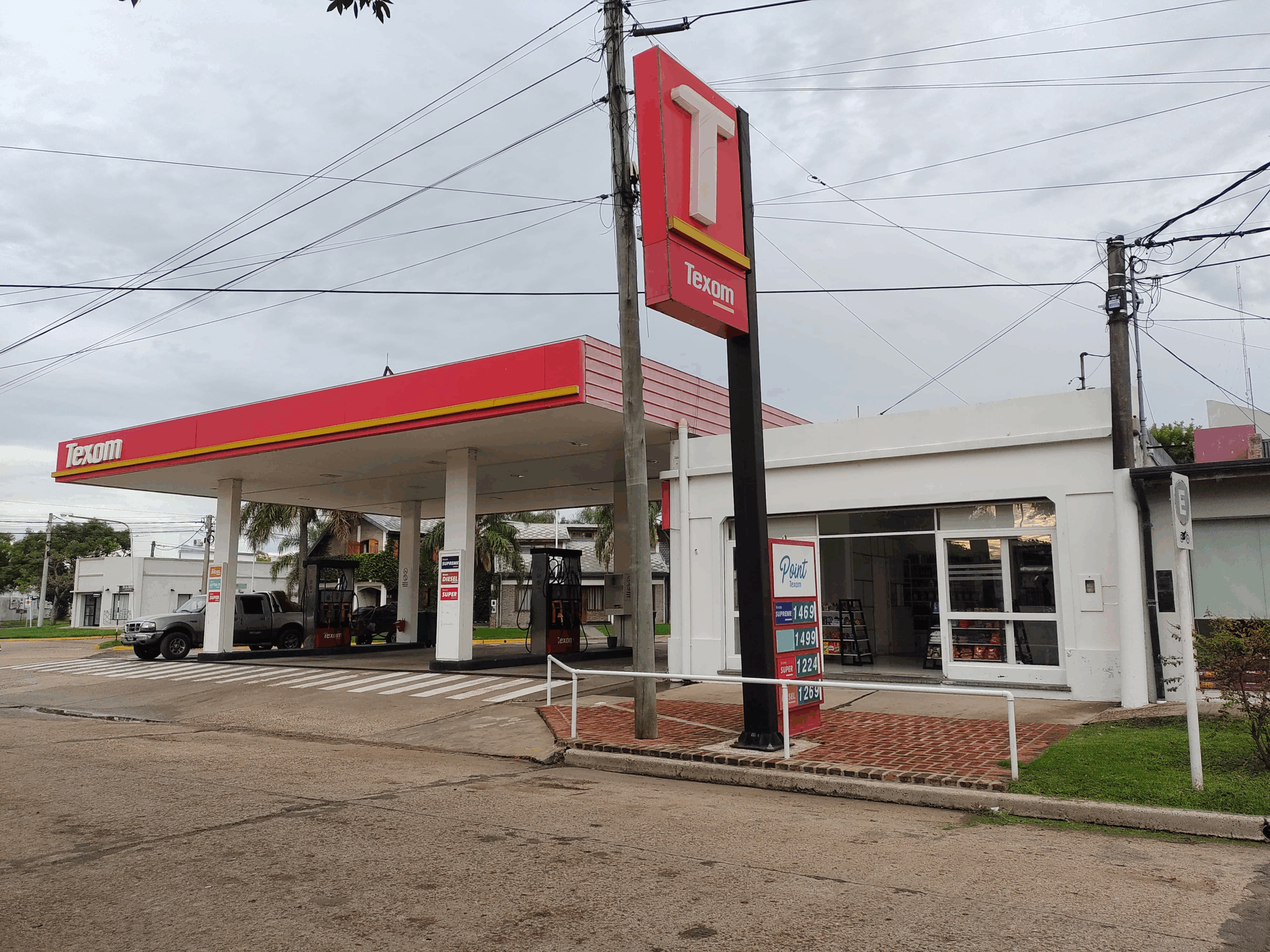 Maciá: proponen que los motociclistas que no usen casco no puedan cargar nafta