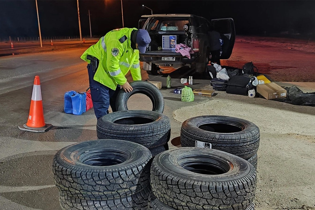 Paso Cerrito: incautaron más de 20 cubiertas que trasladaban en una camioneta