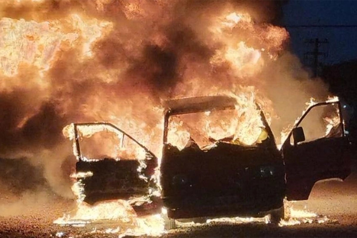 Villaguay: una camioneta se incendió en plena marcha, empezaron a salir llamas debajo de los asientos