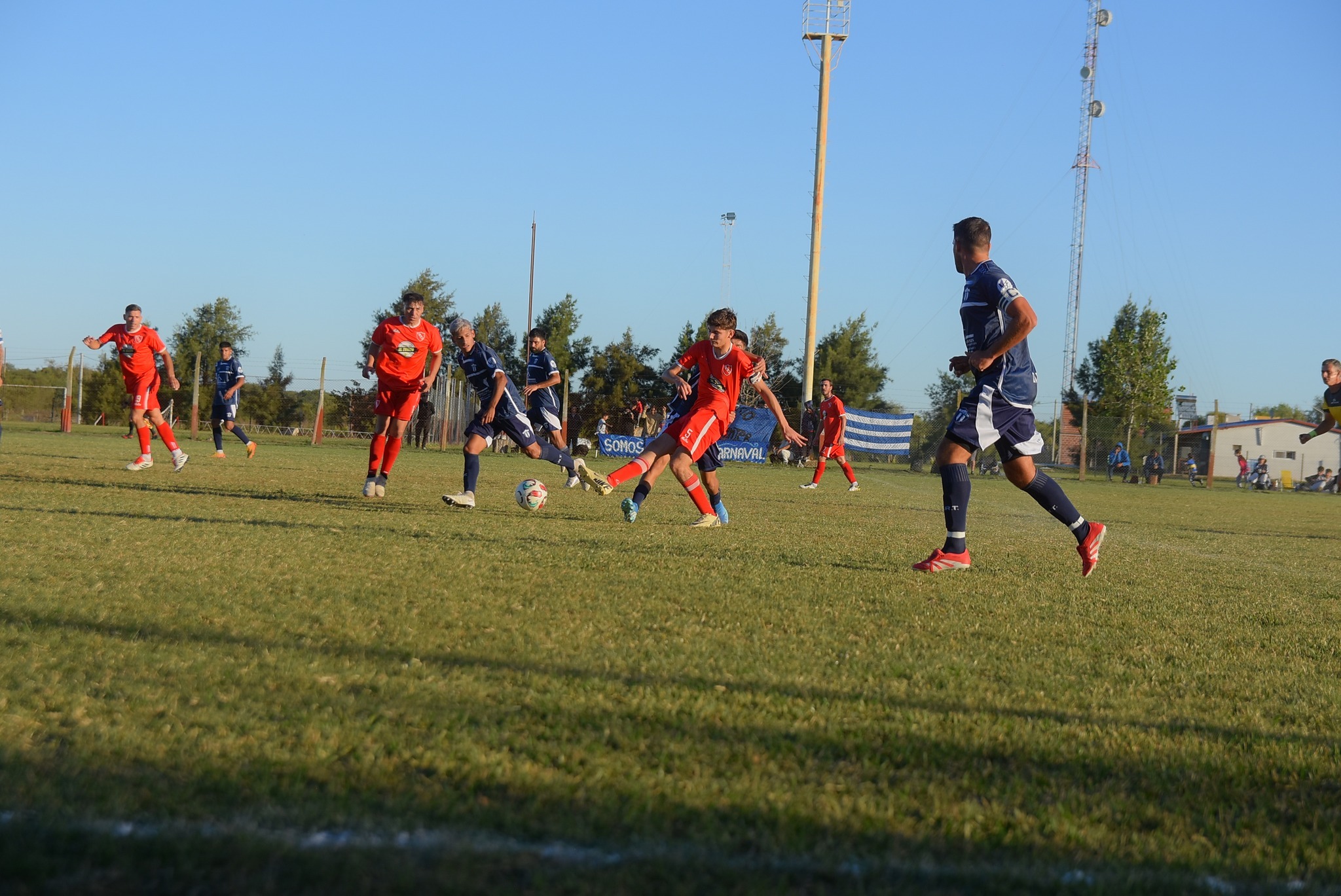 Emociones al rojo vivo en la anteúltima fecha del Clausura 2025 de la Liga de Fútbol de Rosario del Tala