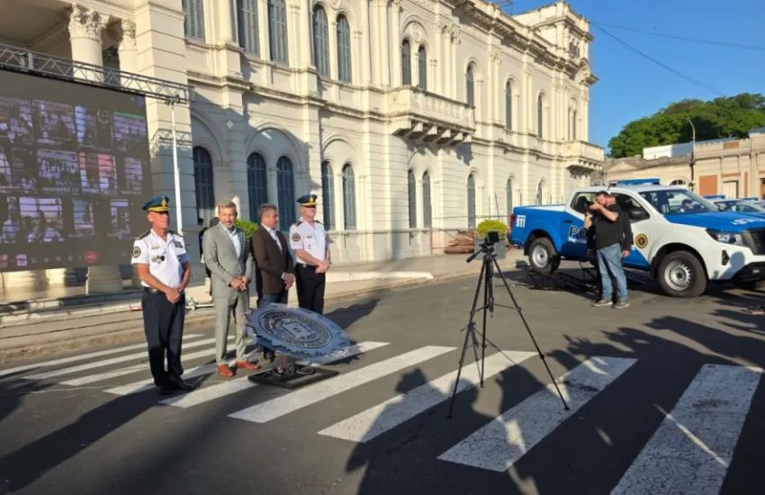 El Gobierno entregó 48 nuevos patrulleros a las distintas dependencias policiales de la provincia