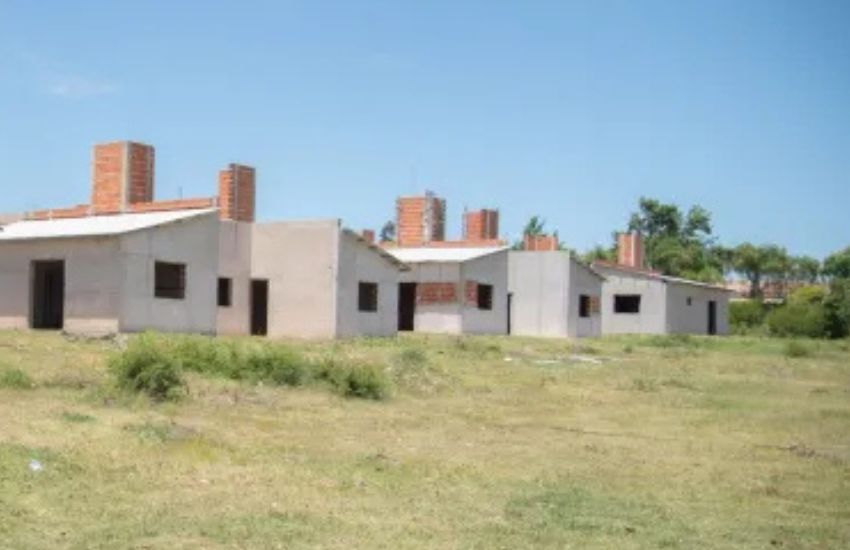 Se firmó el acta para la construcción de 10 viviendas en Gobernador Mansilla
