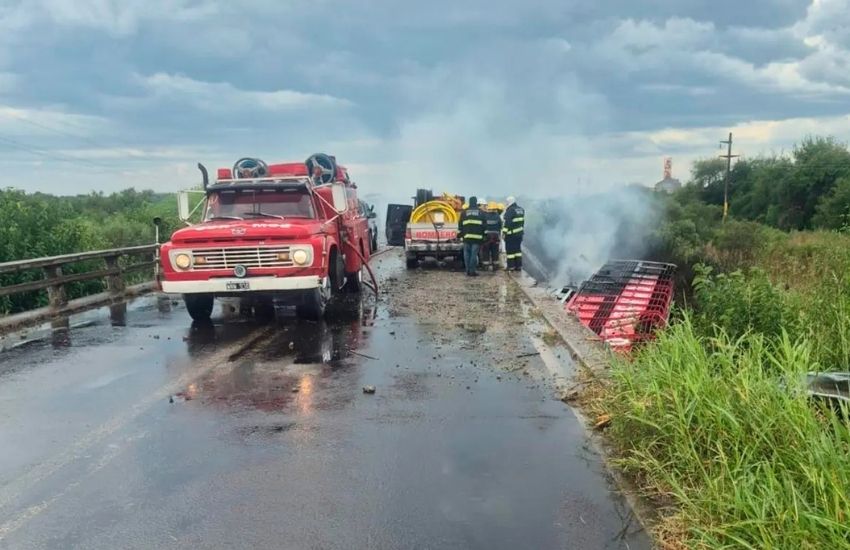 La Paz: un fallecido tras despiste e incendio de un camión sobre Ruta Nacional 127